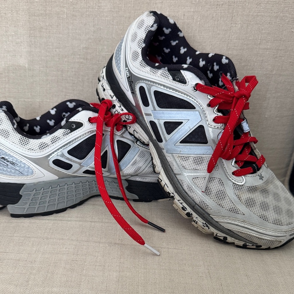 2015 Rundisney New Balance Sneakers